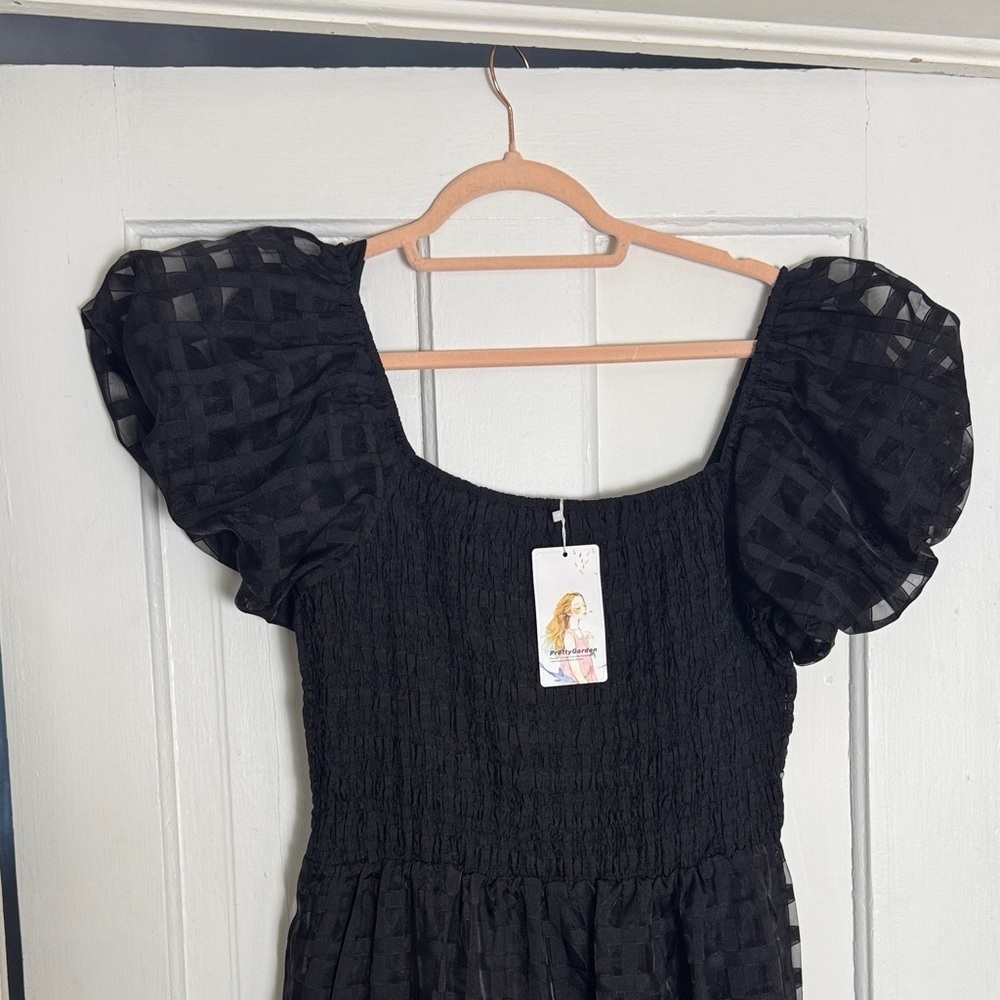 Chic Black Midi Dress with Puff Sleeves - Picture 2 of 6
